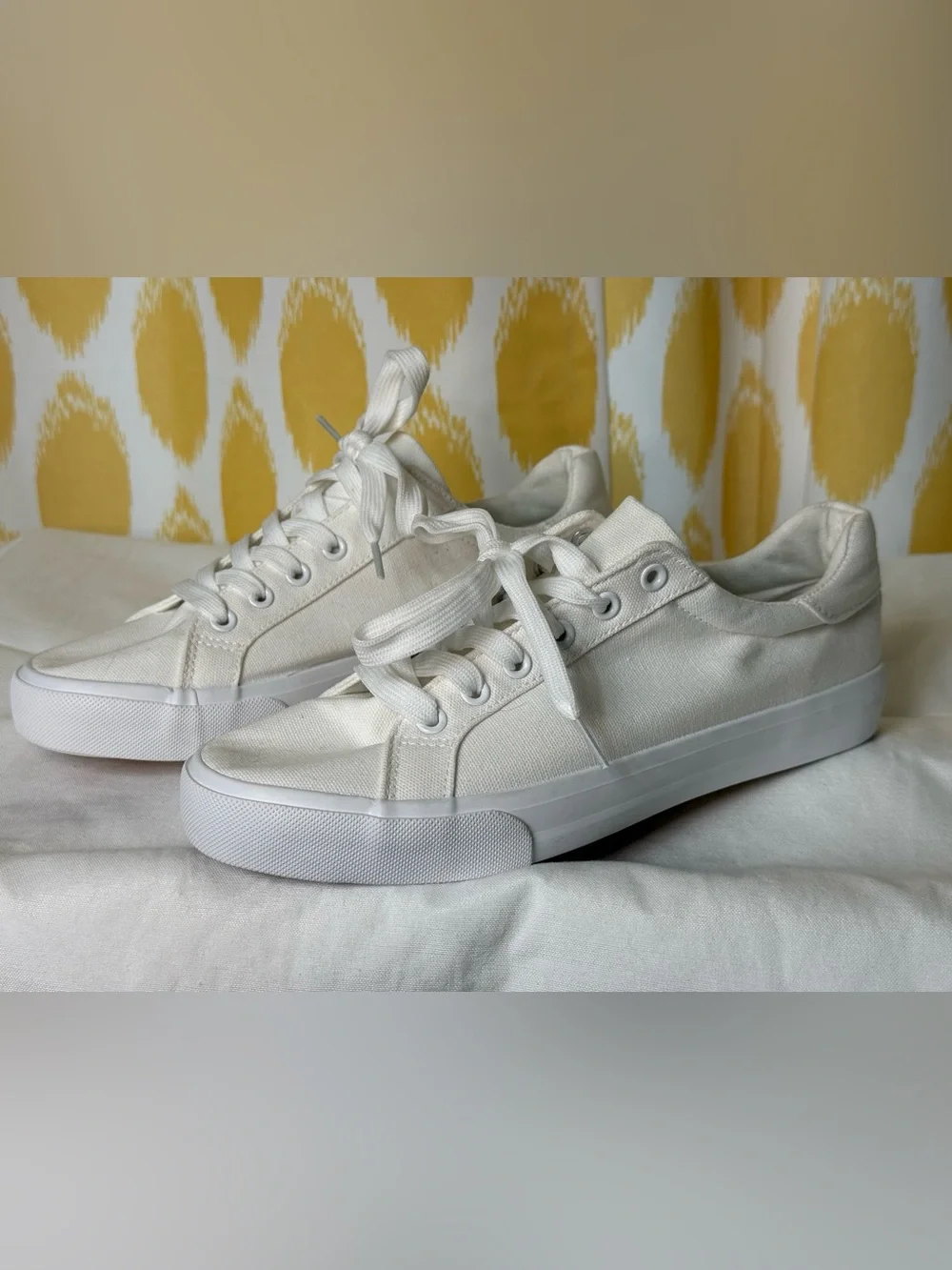 Classic White Canvas Low-Top Sneakers Size 9